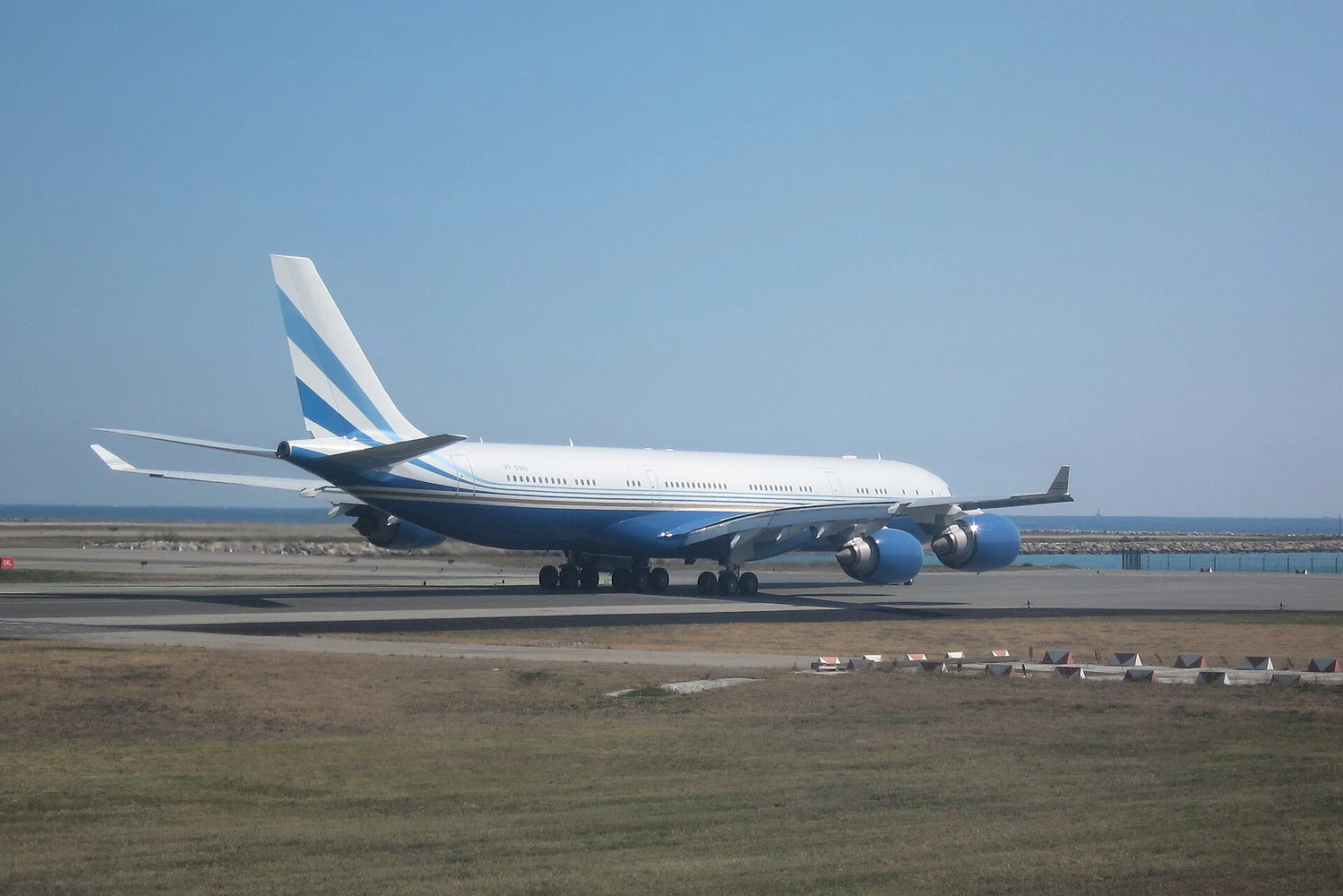 Airbus ACJ340-500 exterior