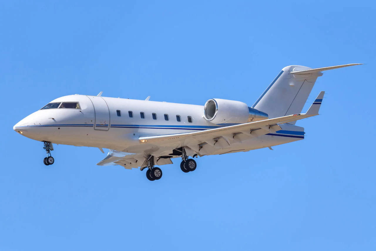 Challenger 604 exterior