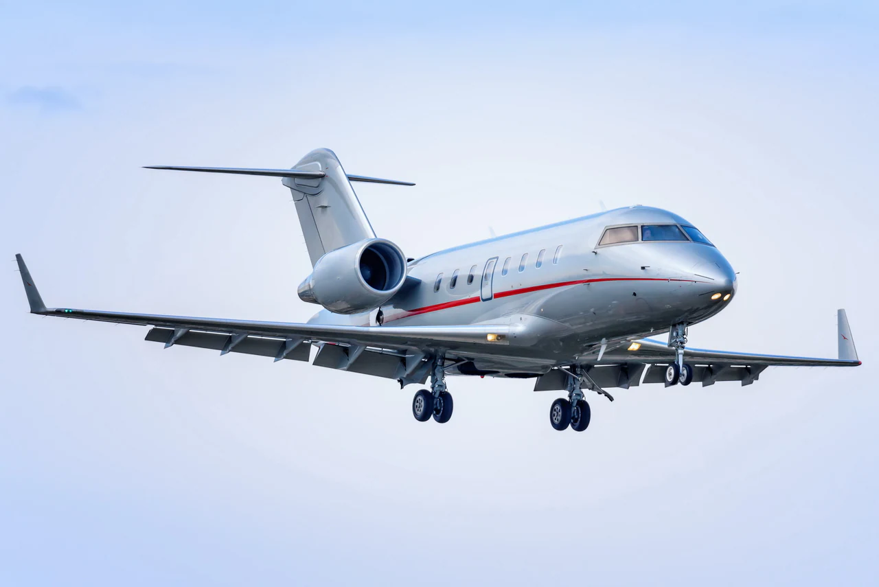 Challenger 605 exterior