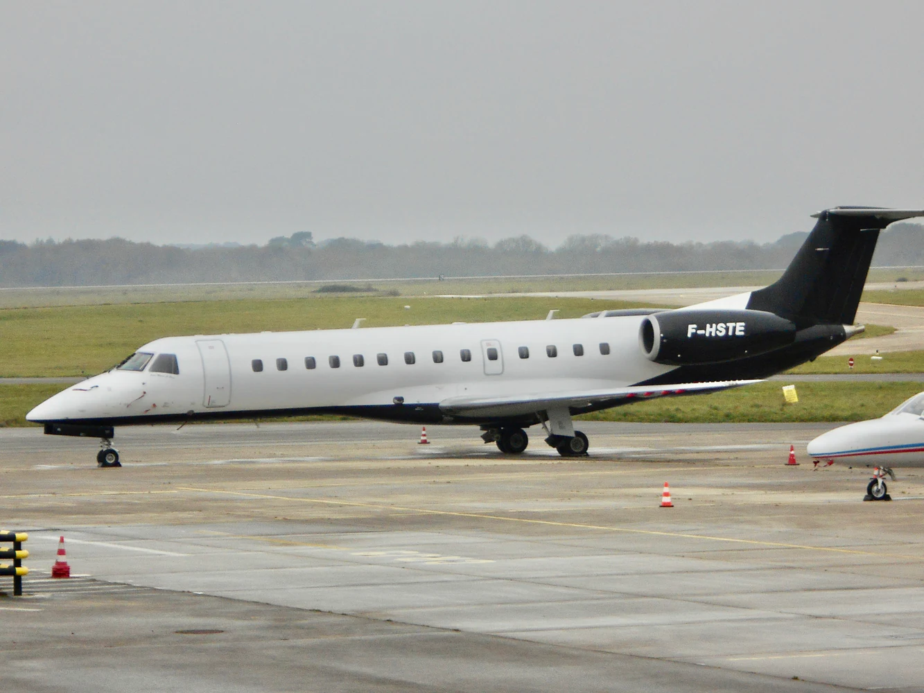 Embraer ERJ135 LR exterior