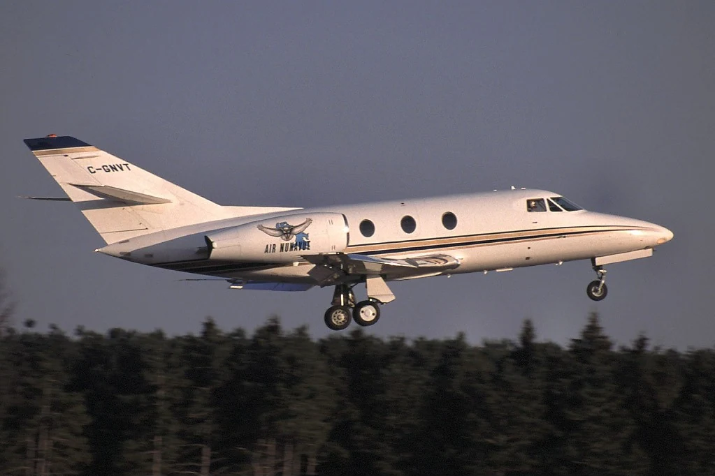 Dassault Falcon 10 exterior