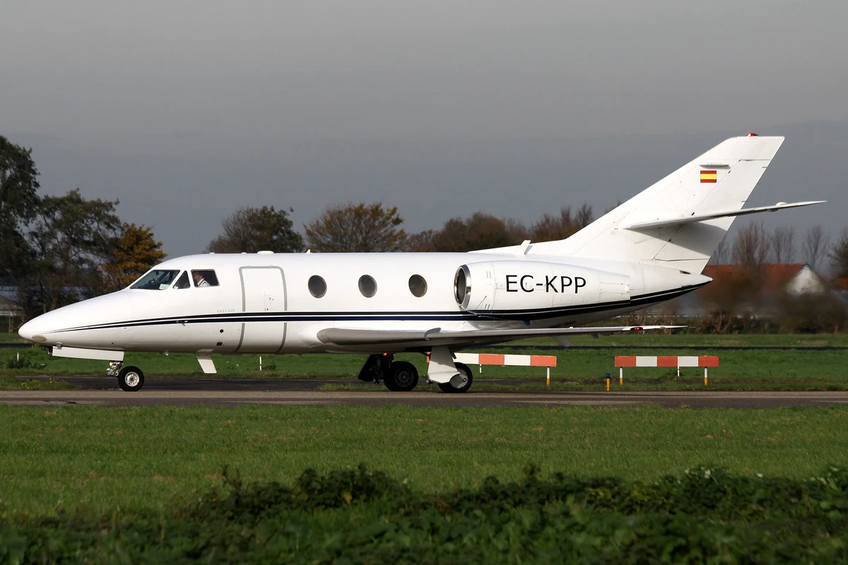 Dassault Falcon 100 exterior