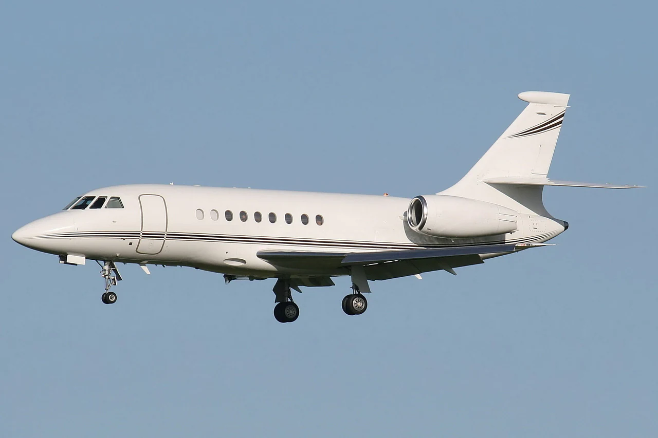 Falcon 2000EX exterior