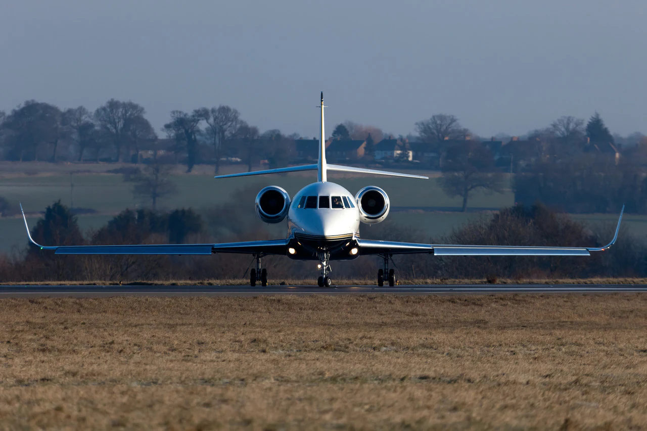 Falcon 2000LX exterior