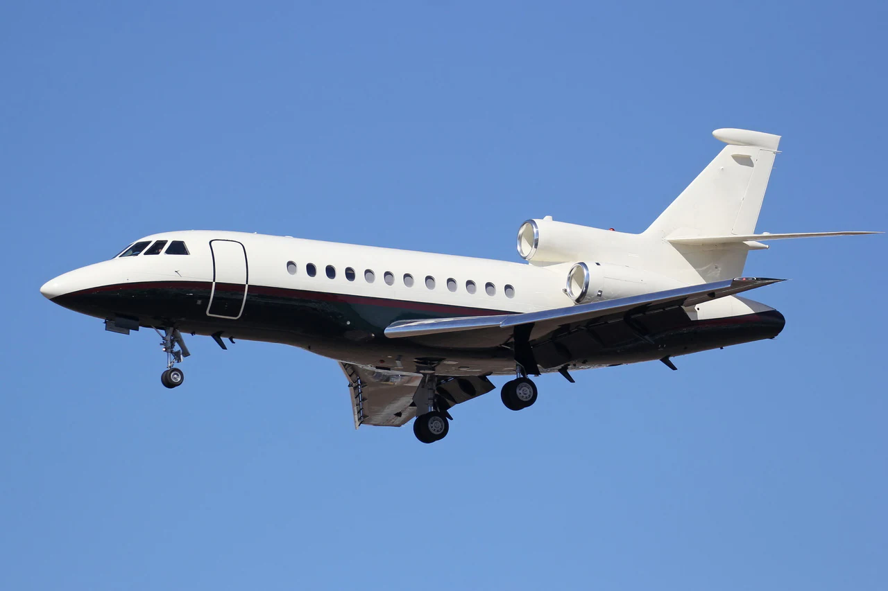 Falcon 900EX exterior