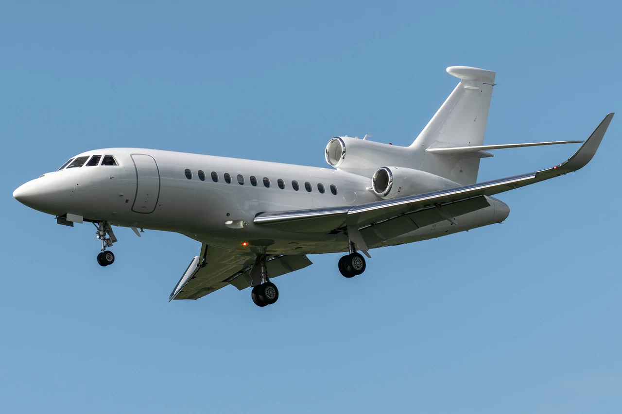 Falcon 900LX exterior