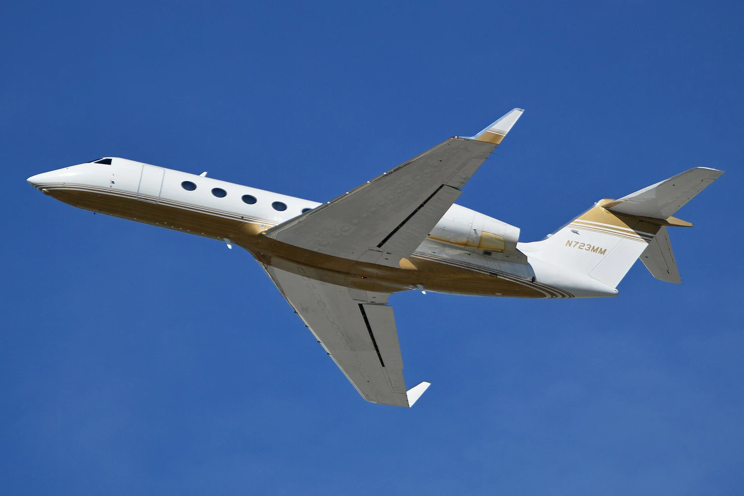 Gulfstream G-350 exterior