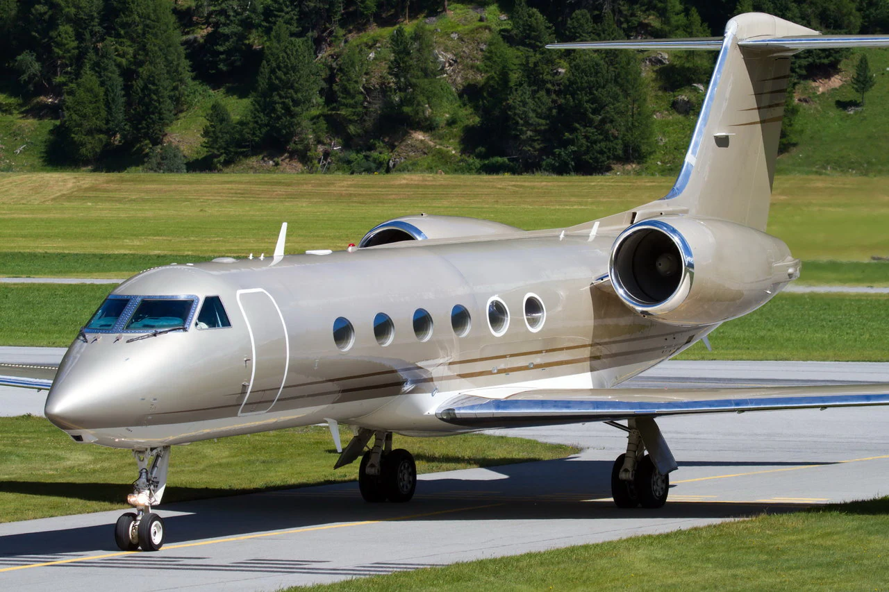 Gulfstream G400 exterior