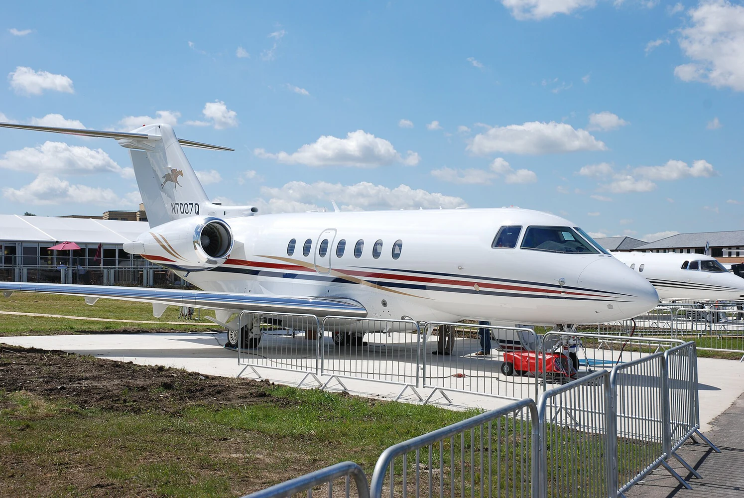 Hawker 4000 exterior
