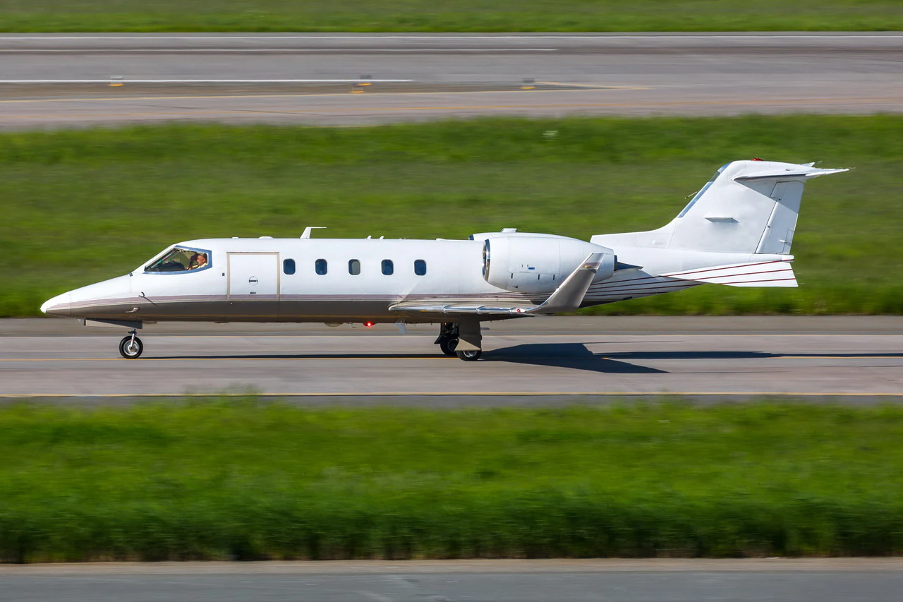 Learjet 31 exterior