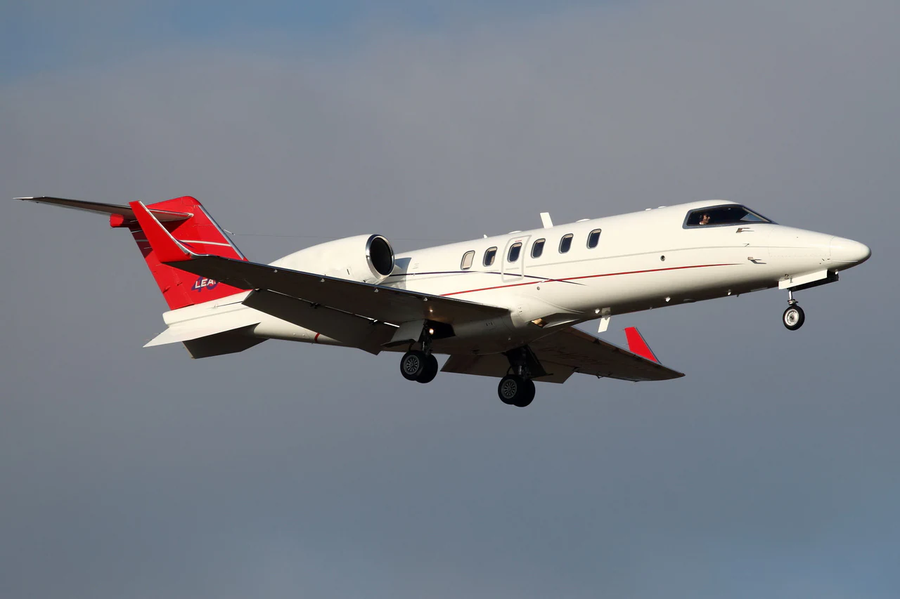 Learjet 40XR exterior