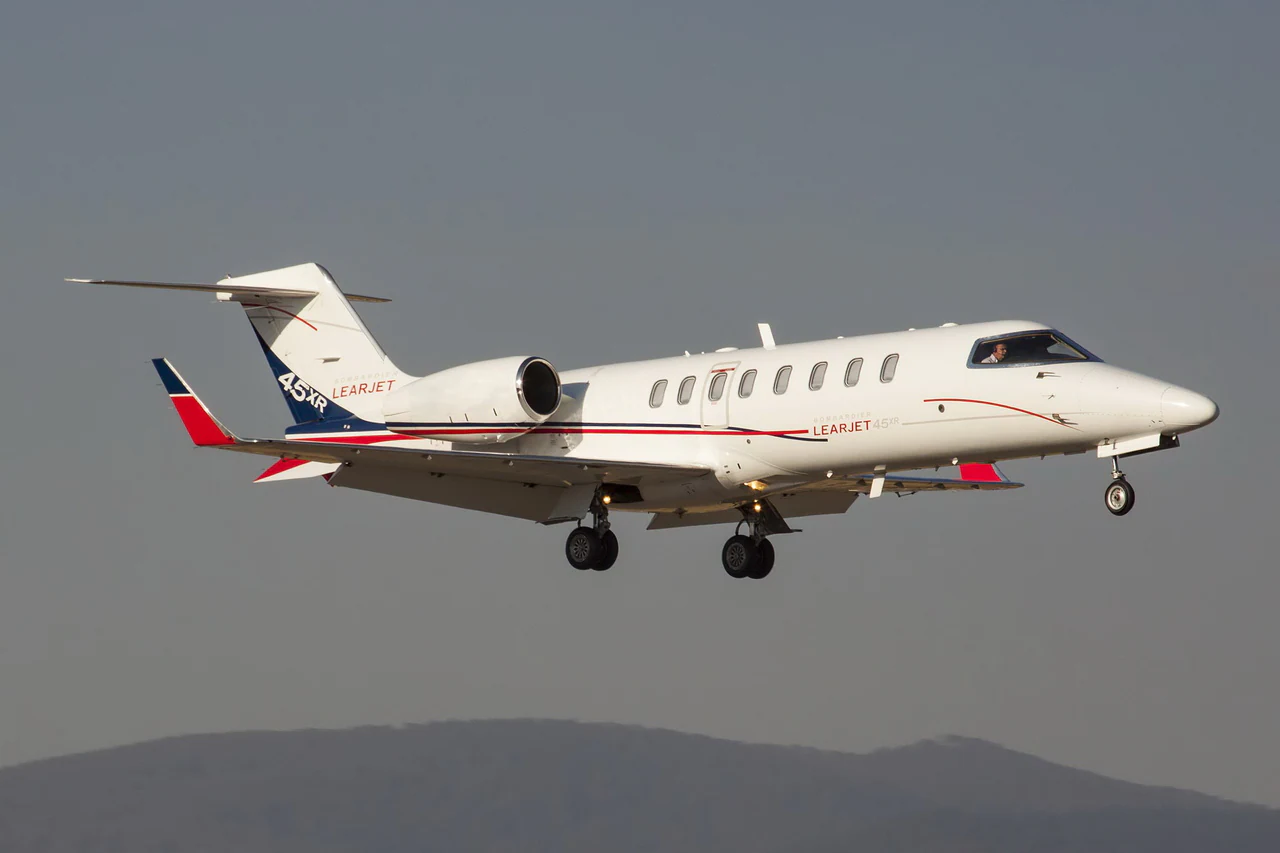 Learjet 45XR exterior