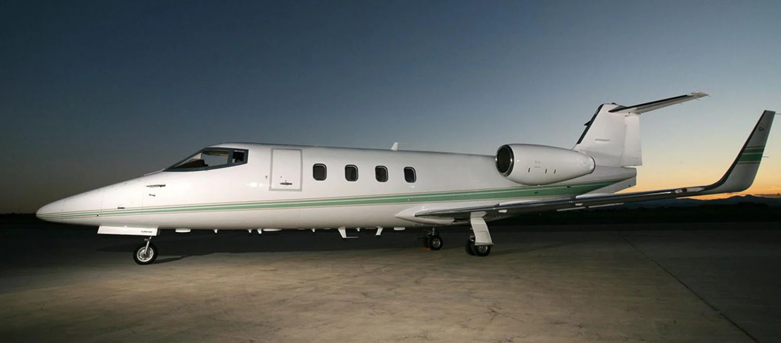 Learjet 55 exterior