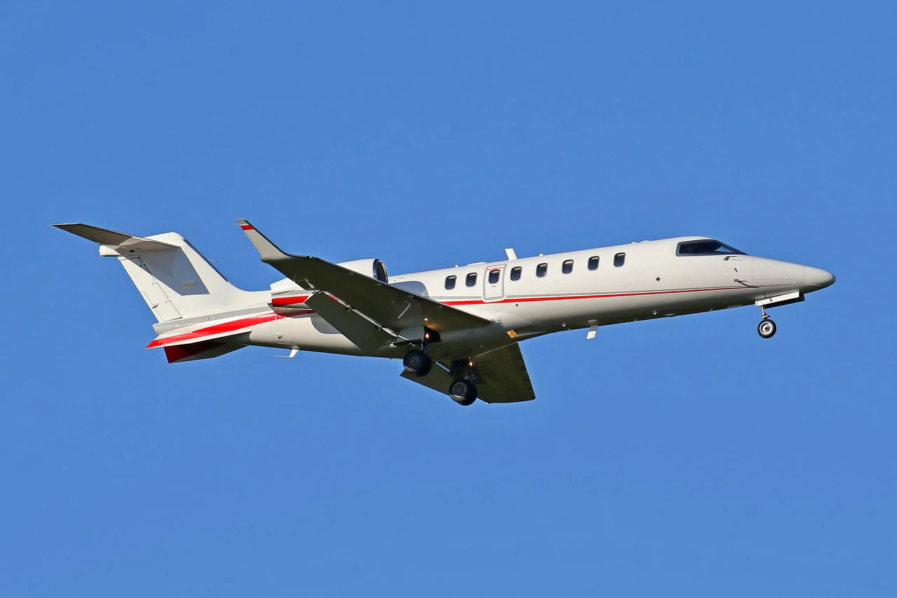 Learjet 75 exterior